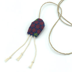 catzup „MAUSERL“ - Blau mit roten Blümchen - Katzenspielzeug aus Naturmaterialien