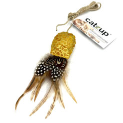 Katzenspielzeug Vogerl mit Federn und Stoffmuster in Leo mit Gold, Schnur geknotet