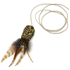 Katzenspielzeug Vogerl mit Federn und Stoffmuster in Leo mit Gold und Schwarz, Schnur offen